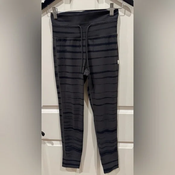 Vuori Shibori Oregano Striped Leggings size XS/Small IMMACULATE - Picture 2 of 4